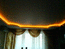 ул. Саянская, зал, двухуровневый потолок со скрытой подсветкой (холодный неон жёлт. цв.) 1